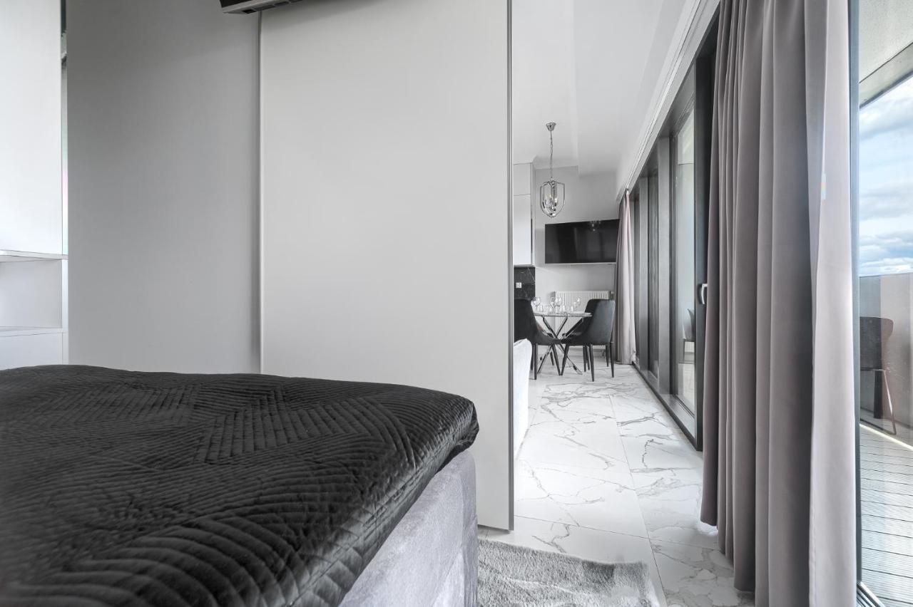 W Hanza Tower Apartment